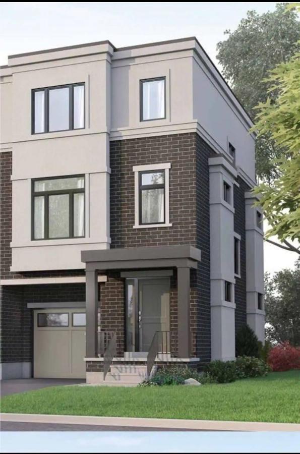 Ensuite Guest Room With Separate Entrance Mississauga Exterior photo