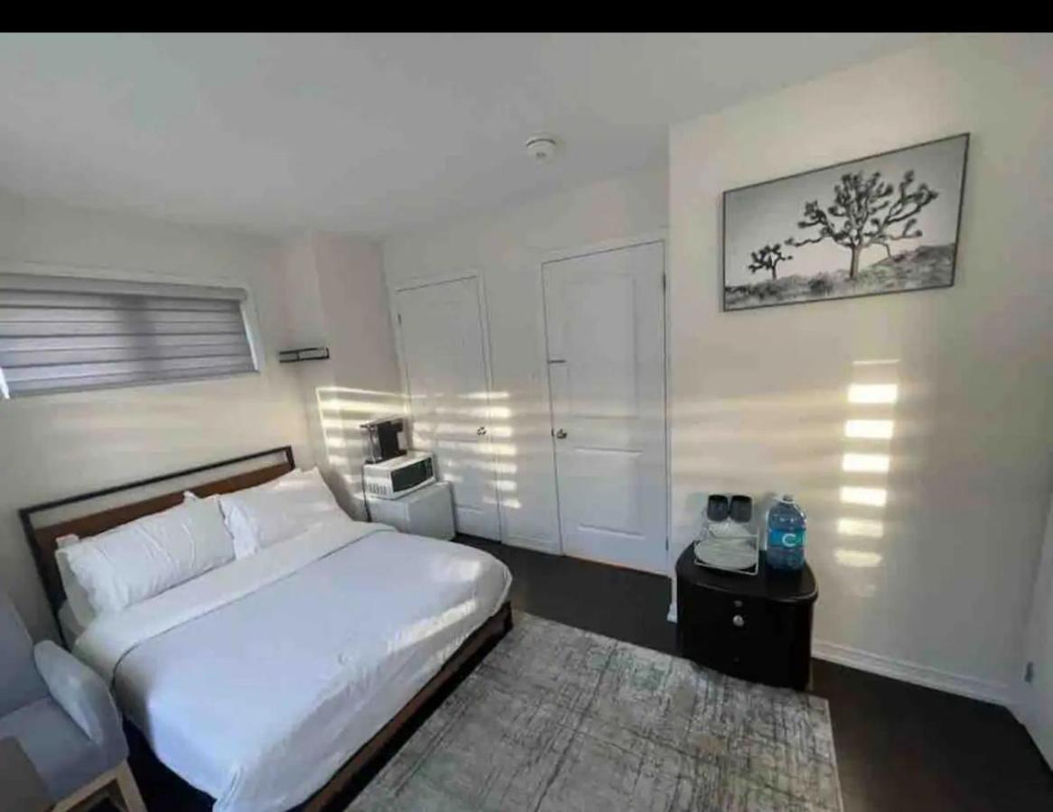 Ensuite Guest Room With Separate Entrance Mississauga Exterior photo